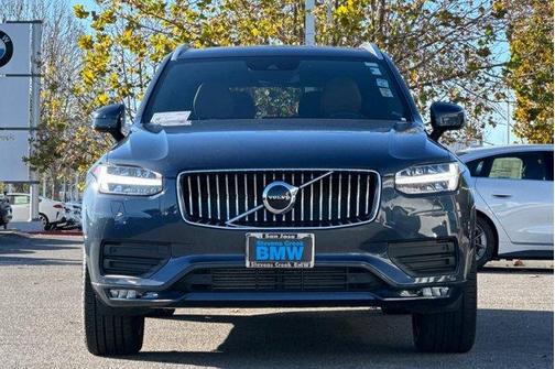 2022 Volvo XC90 T6 Momentum