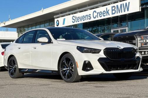 Mineral White Metallic 2026 BMW 530 530i