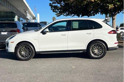 2017 Porsche Cayenne Platinum Edition
