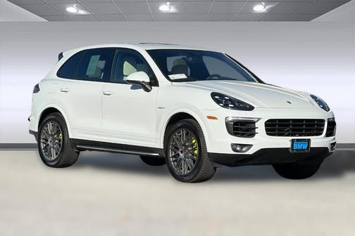2017 Porsche Cayenne Platinum Edition