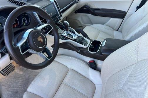 2017 Porsche Cayenne Platinum Edition
