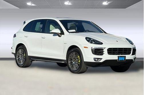 2017 Porsche Cayenne Platinum Edition