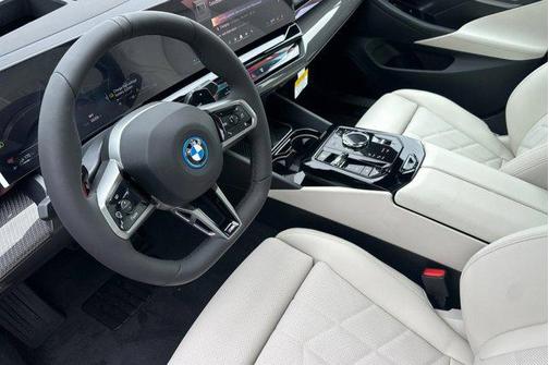 2026 BMW 550e xDrive