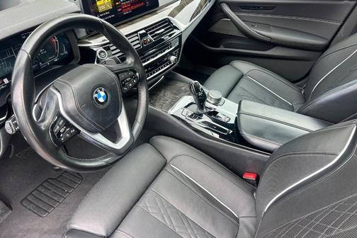Arctic Race Blue Metallic 2023 BMW 540 i