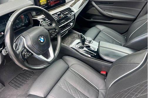 Arctic Race Blue Metallic 2023 BMW 540 i