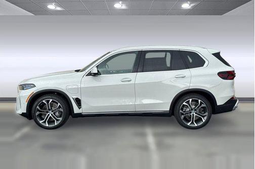 Alpine White 2026 BMW X5 PHEV xDrive50e