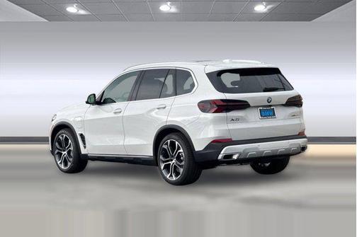 Alpine White 2026 BMW X5 PHEV xDrive50e