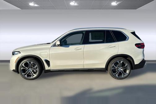 Mineral White Metallic 2026 BMW X5 PHEV xDrive50e