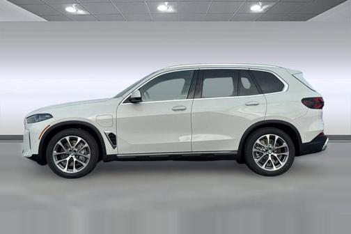 Alpine White 2026 BMW X5 PHEV xDrive50e