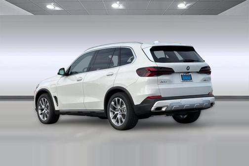 Alpine White 2026 BMW X5 PHEV xDrive50e