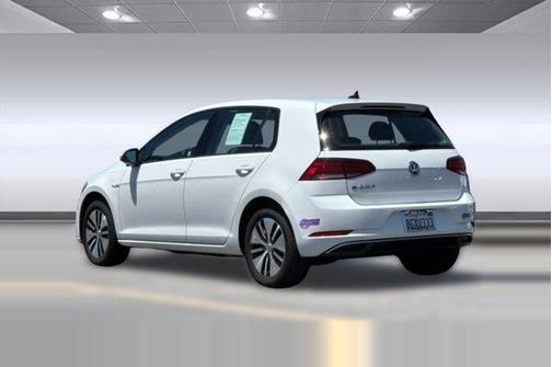 White 2018 Volkswagen e-Golf SE