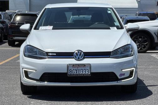 White 2018 Volkswagen e-Golf SE