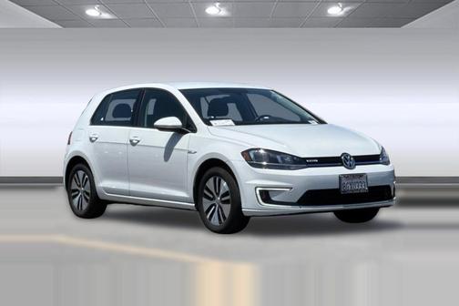 White 2018 Volkswagen e-Golf SE