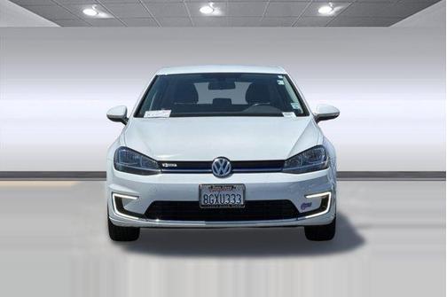 White 2018 Volkswagen e-Golf SE