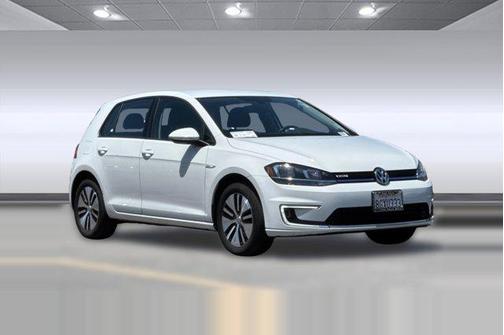 White 2018 Volkswagen e-Golf SE