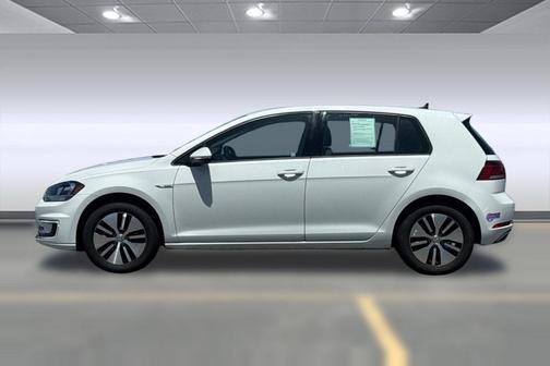 White 2018 Volkswagen e-Golf SE