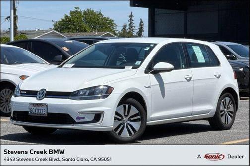 White 2018 Volkswagen e-Golf SE