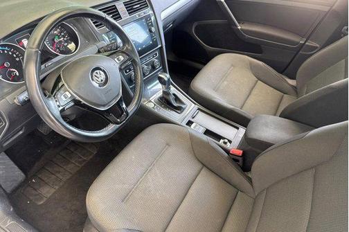 White 2018 Volkswagen e-Golf SE