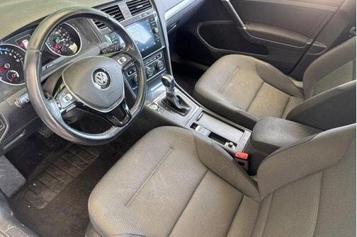 White 2018 Volkswagen e-Golf SE