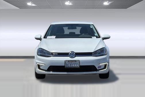 White 2018 Volkswagen e-Golf SE