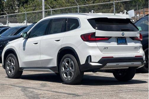 Mineral White Metallic 2025 BMW X1 xDrive28i