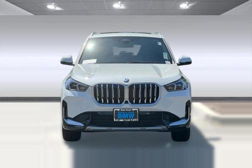 Mineral White Metallic 2025 BMW X1 xDrive28i