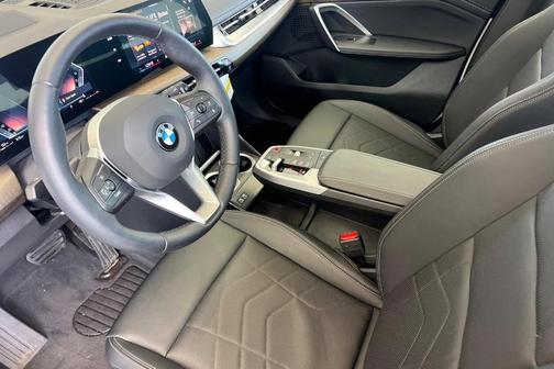 Mineral White Metallic 2025 BMW X1 xDrive28i