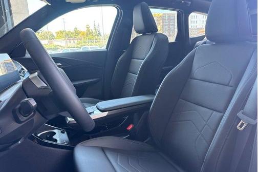 Mineral White Metallic 2025 BMW X1 xDrive28i