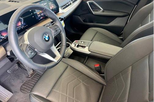Mineral White Metallic 2025 BMW X1 xDrive28i