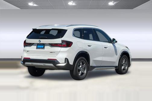 Mineral White Metallic 2025 BMW X1 xDrive28i
