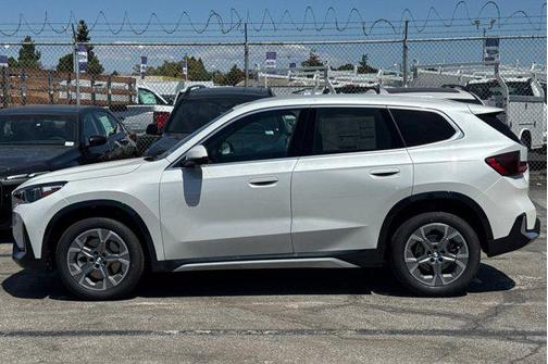 Mineral White Metallic 2025 BMW X1 xDrive28i