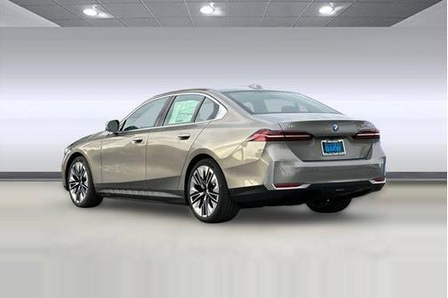 Oxide Grey Metallic 2026 BMW i5 eDrive40
