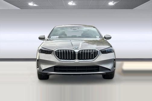 Oxide Grey Metallic 2026 BMW i5 eDrive40
