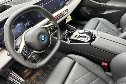 Oxide Grey Metallic 2026 BMW i5 eDrive40