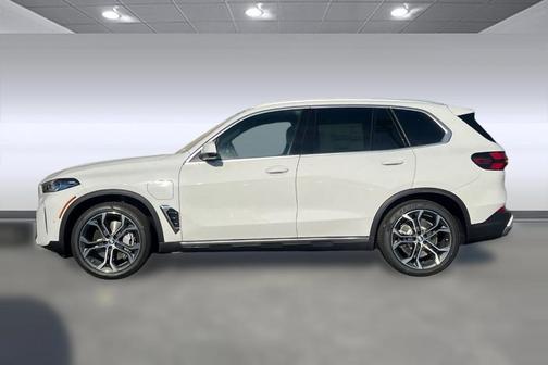 Alpine White 2026 BMW X5 PHEV xDrive50e