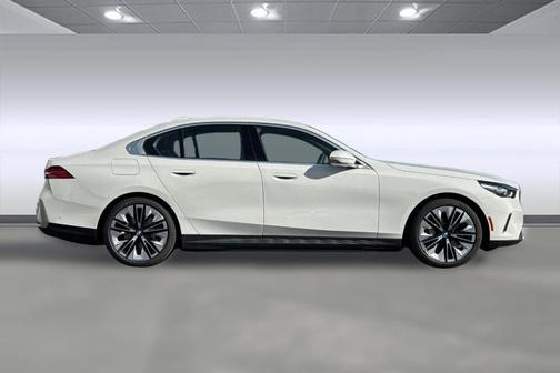 2025 BMW i5 eDrive40