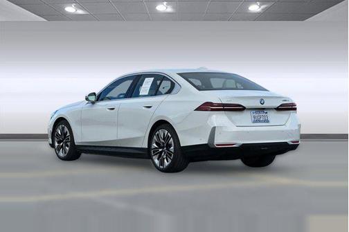 2025 BMW i5 eDrive40