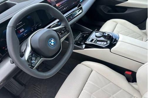 2025 BMW i5 eDrive40