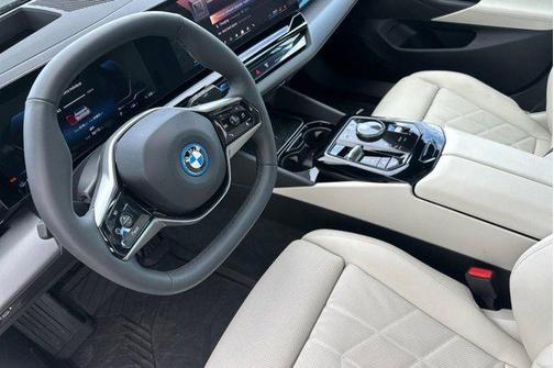 2025 BMW i5 eDrive40