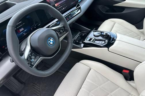 2025 BMW i5 eDrive40