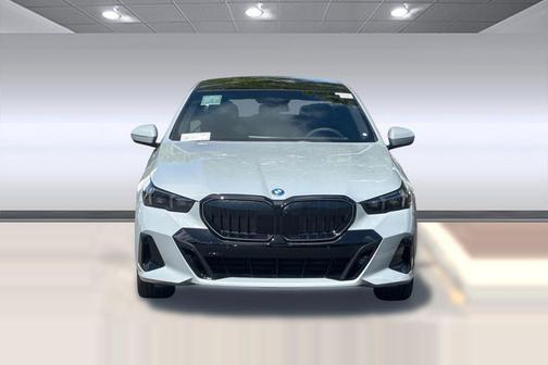 Brooklyn Grey Metallic 2026 BMW 550e xDrive