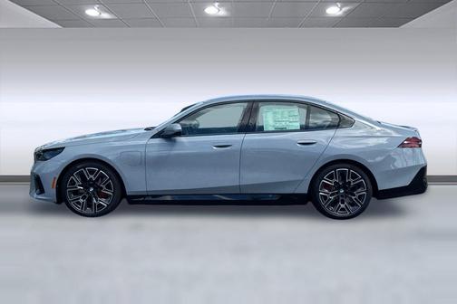 Brooklyn Grey Metallic 2026 BMW 550e xDrive
