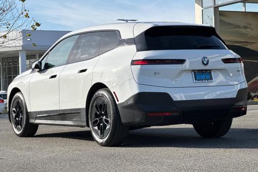 2025 BMW iX xDrive50