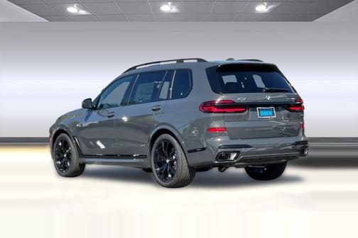 Dravit Grey Metallic 2027 BMW X7 xDrive40i