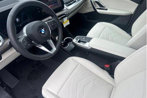 Mineral White Metallic 2026 BMW X1 xDrive28i