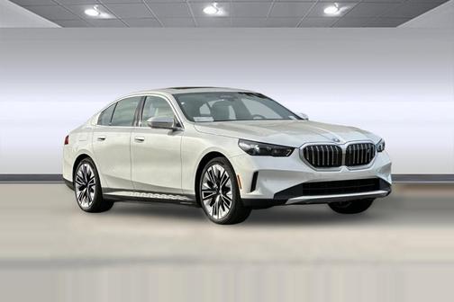 Mineral White Metallic 2026 BMW i5 eDrive40