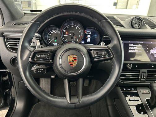 2022 Porsche Macan Base
