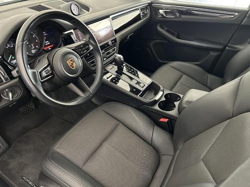 2022 Porsche Macan Base