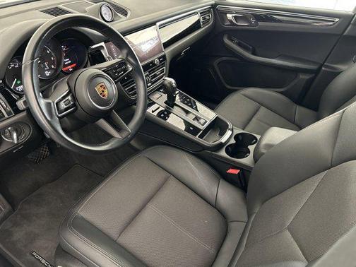 2022 Porsche Macan Base