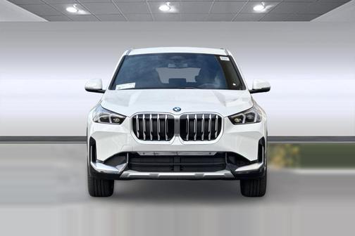 Alpine White 2026 BMW X1 xDrive28i